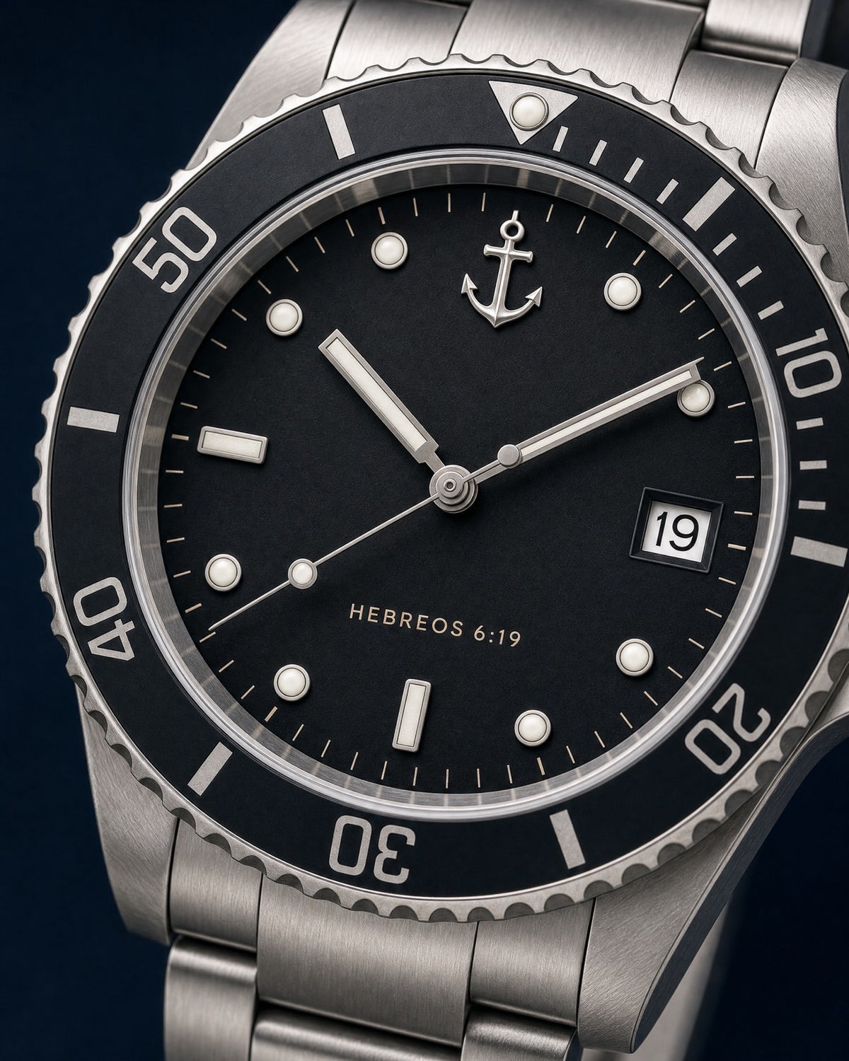 Ancla dial close-up with Hebreos 6:19