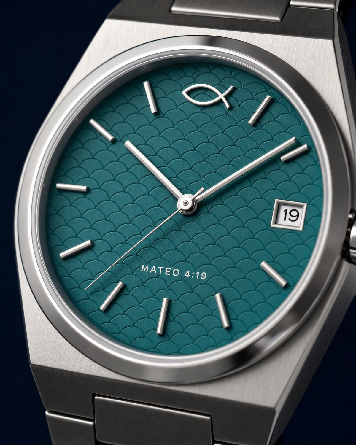 Ichthys dial close-up with Mateo 4:19